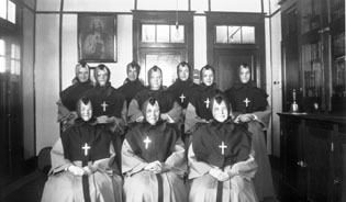 11.-Grey-Nuns-NWT-Archives-N-1992-255-0258b-1.jpg